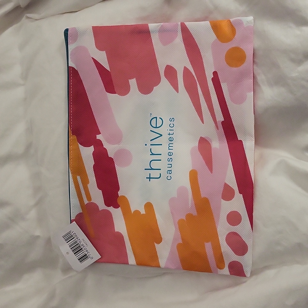 Thrive causemetics make up bag